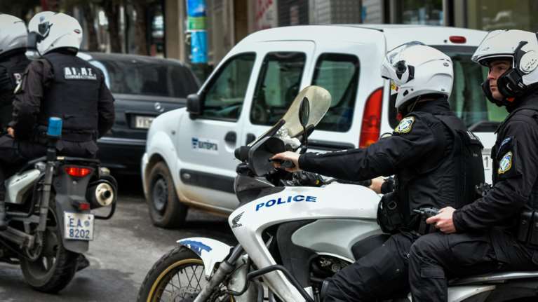 Νέα Σμύρνη: Επεισόδια μεταξύ αστυνομικών της ομάδας ΔΙ.ΑΣ και πολιτών μετά από ελέγχους - 11 προσαγωγές [εικόνες - βίντεο]