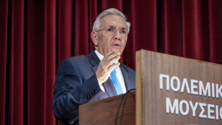 &quot;Εγκλωβιζόμαστε στα 6 μίλια με μηδενική ΑΟΖ&quot;: Ο Γ. Βαληνάκης αποδομεί την εξωτερική πολιτική της κυβέρνησης