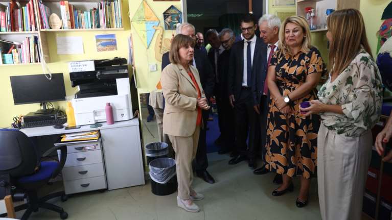 Στον αγιασμό του Κέντρου Εκπαίδευσης και Αποκατάστασης Τυφλών στην Καλλιθέα η Κατερίνα Σακελλαροπούλου