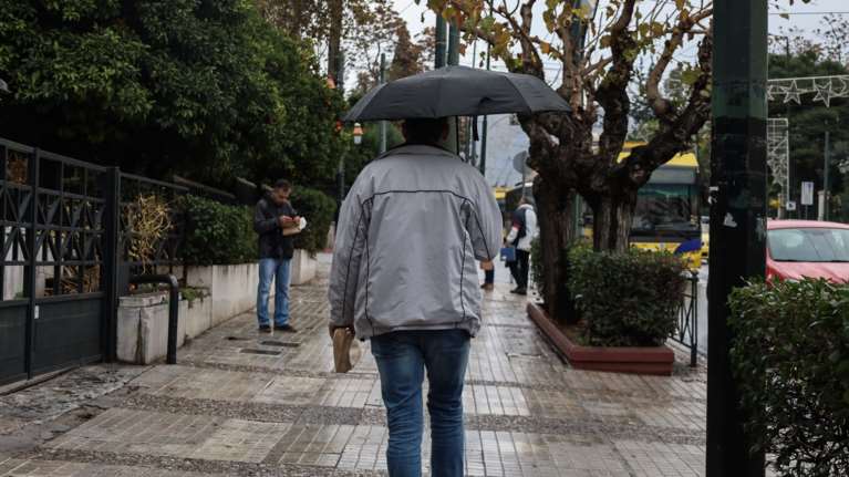 Άστατος ο καιρός σήμερα: Σε ποιες περιοχές θα σημειωθούν βροχές και καταιγίδες