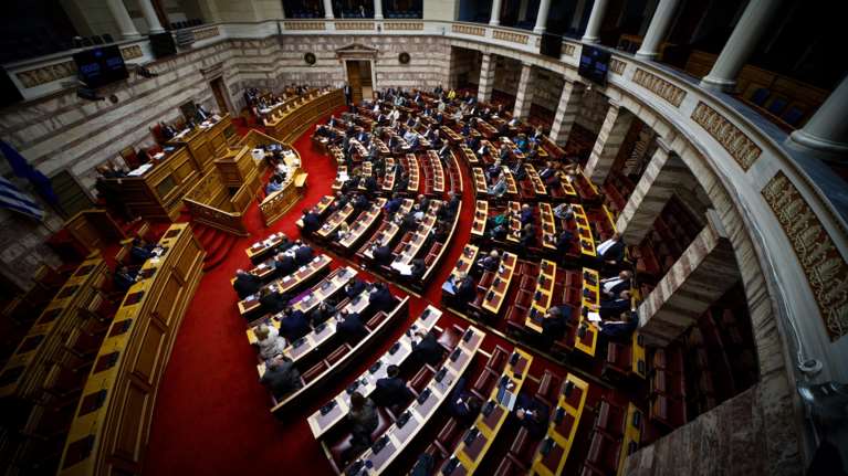 Live στη Βουλή η συζήτηση για την πρόταση δυσπιστίας - Δεύτερη ημέρα