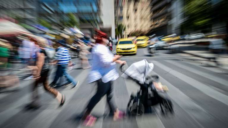 Ηχηρό καμπανάκι της ΤτΕ για το δημογραφικό και το ασφαλιστικό: Τα 4 μέτρα που προτείνει