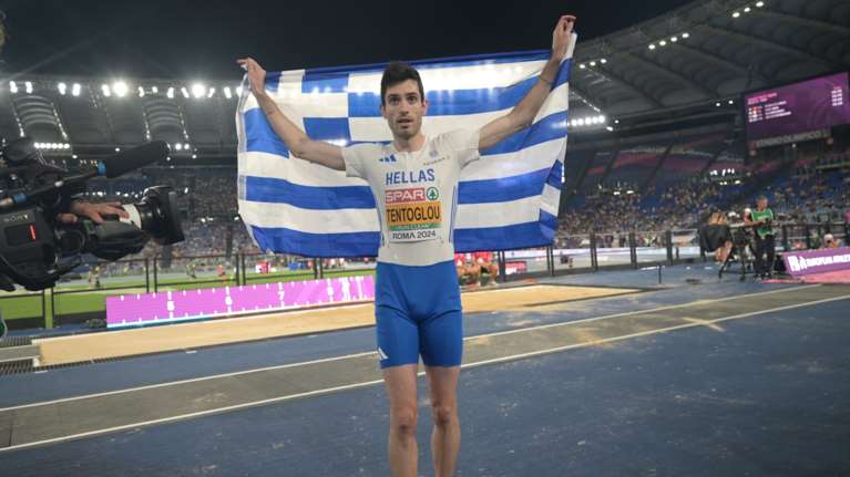 Ο πρωθυπουργός και οι πολιτικοί αρχηγοί τιμούν τον Τεντόγλου: Μητσοτάκης, Κασσελάκης και Ανδρουλάκης δίνουν τα συγχαρητήριά τους