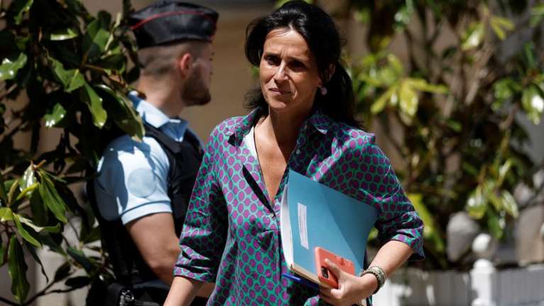 Χρυσούλα Ζαχαροπούλου: Περιγραφή - σοκ και από τρίτη γυναίκα για την υπουργό του Μακρόν - Οι καταγγελίες για βιασμό