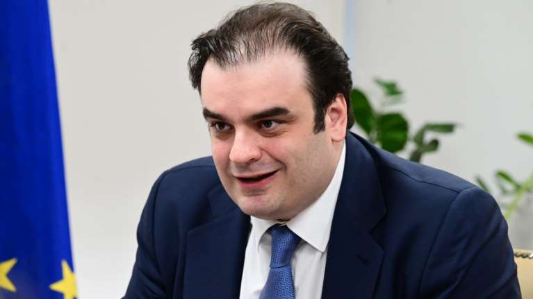 Πιερρακάκης: Άνω του 50% η πιθανότητα τα παιδιά που γεννιούνται σήμερα να φτάσουν τα 100 έτη