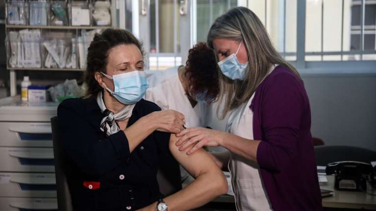 Κορονοϊός - Αναλυτικός οδηγός για τον εμβολισμό: Ερωτήσεις και απαντήσεις για το ραντεβού και τη διαδικασία