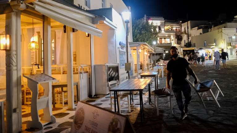 Κορονοϊός: Οι 20 περιοχές όπου τα μαγαζιά κλείνουν στις 12:00 - Οι εξαιρέσεις και τα όρια των συναθροίσεων