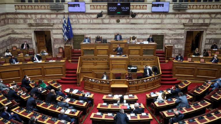 Εμβολιασμοί: Υποχρεωτικοί και για φοιτητές ερευνητές σε νοσοκομεία - Πρόστιμα 5.000 για πλαστά πιστοποιητικά