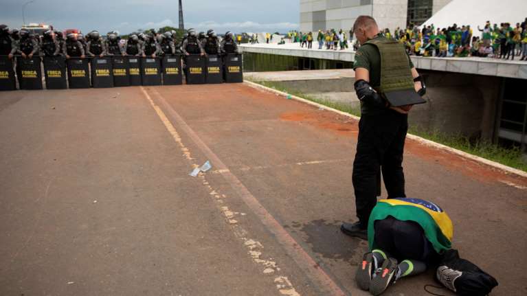 Βραζιλία: &quot;Ναζί και νεοφασίστες&quot; οι εισβολείς στα κρατικά κτίρια, λέει ο Λούλα - Ζητούν... απέλαση του Μπολσονάρου από τις ΗΠΑ