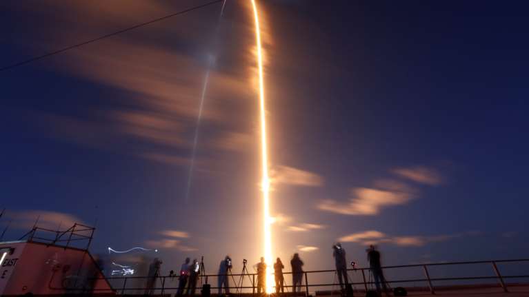 Ηλιακή καταιγίδα κατέστρεψε 40 δορυφόρους που εκτόξευσε πρόσφατα η SpaceX