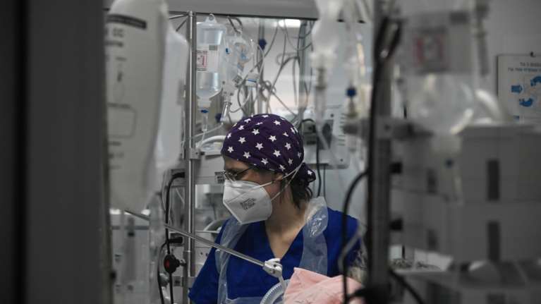 Κρήτη: Αγωνία για τη 17χρονη που έπαθε αλλεργικό σοκ - &quot;Σε δύο εβδομάδες θα γνωρίζουμε την έκταση της ζημιάς&quot;