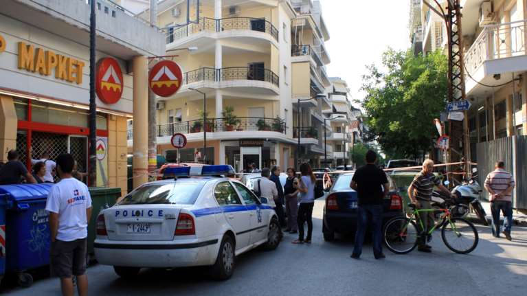 Λάρισα: Μπήκε σε αυλή σπιτιού, άρπαξε δυο παιδιά και έγινε ...καπνός