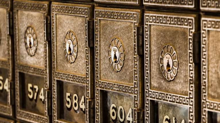 Ποιες είναι οι κυρίες που βρήκαν τις θυρίδες τους άδειες σε τράπεζα του Ψυχικού - Όλες σύζυγοι γνωστών επιχειρηματιών