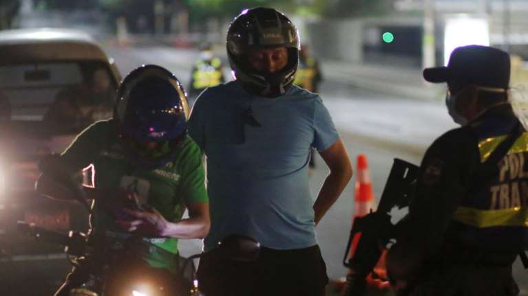 Μελέτη του Χάρβαρντ: Μπορεί να χρειαστούν περιοριστικά μέτρα κατά περιόδους μέχρι το 2022