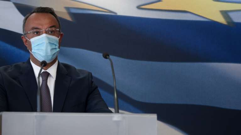 Σταϊκούρας: Μέτρα στήριξης 3,3 δις για εργαζόμενους, ανέργους και επιχειρήσεις- Τι είπε για ΦΠΑ, ενοίκια, δόσεις δανείων