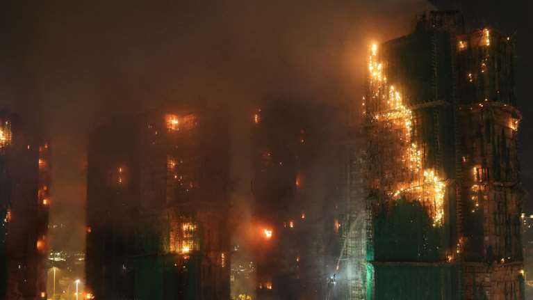 Εικόνες αποκάλυψης στο Χονγκ Κονγκ από τη φωτιά σε ουρανοξύστες: Τουλάχιστον 36 νεκροί και 279 αγνοούμενοι