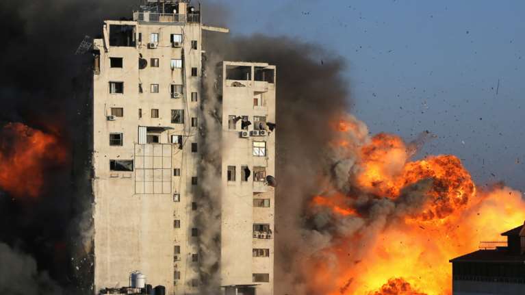 Σκηνικό απόλυτης ανάφλεξης: Απειλές από τη Χαμάς, οργή από το Ισραήλ - Τουλάχιστον 75 νεκροί και 1.500 ρουκέτες