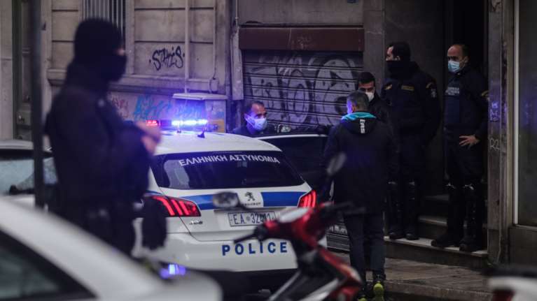 Σύλληψη ζευγαριού για ληστείες στην Κυψέλη: Ο 38χρονος είχε &quot;φάει&quot; 72 χρόνια φυλακή και βγήκε σε 12