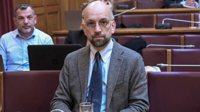 Περιπέτεια για τον Κώστα Μπάρκα: Καταδίωξε διαρρήκτες που μπήκαν στην πολυκατοικία όπου μένει [βίντεο]