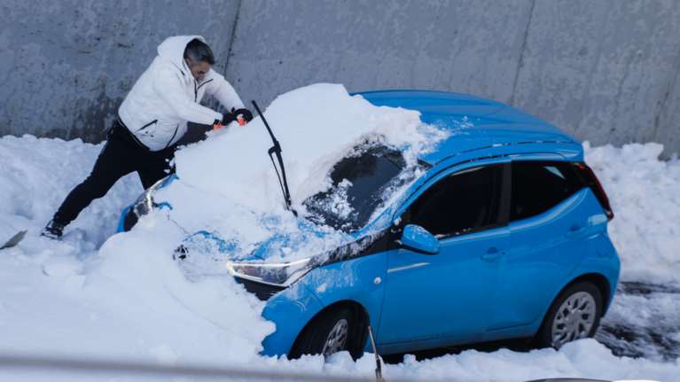 Κακοκαιρία &quot;Ελπίς&quot;: Πώς θα διεκδικήσουν αποζημιώσεις οι εγκλωβισμένοι οδηγοί και πολίτες
