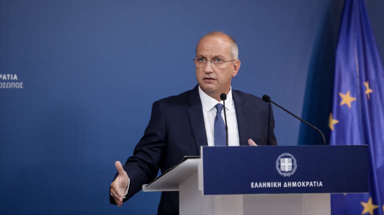 Απάντηση Οικονόμου σε Τσίπρα: Προσπαθεί να δημιουργήσει εντυπώσεις επιζητώντας το θέαμα και όχι την ουσία