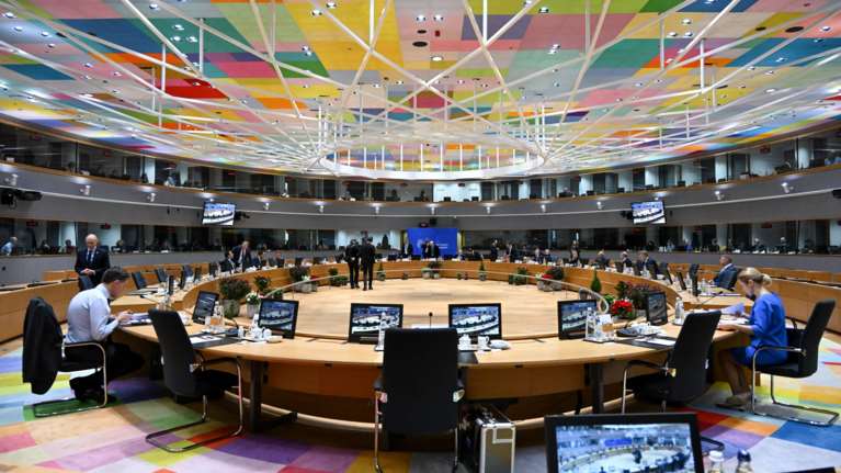 Σύνοδος Κορυφής: Οι "27" αποφασίζουν για άμυνα και στρατιωτική ενίσχυση της Ουκρανίας - Τηλεδιάσκεψη με τον Ζελένσκι