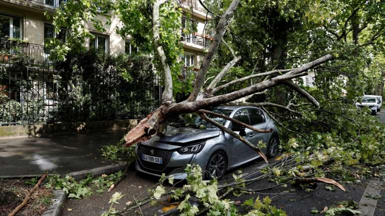 Γαλλία: Δύο νεκροί και 17 τραυματίες μετά από σφοδρές καταιγίδες [εικόνες]