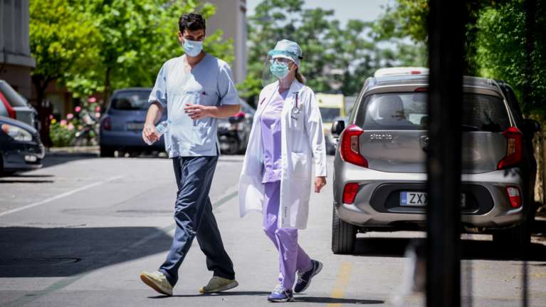 Ξεκίνησε από τις 08:00 η επιστράτευση ιδιωτών γιατρών για την πανδημία - Για το ΕΣΥ στη Βόρεια Ελλάδα