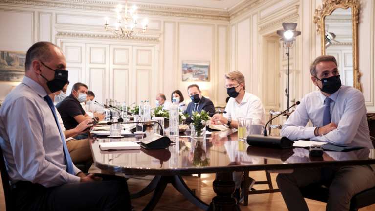 Τηλεδιάσκεψη για τον κορονοϊό: Στηρίζει τον Κικίλια ο Μητσοτάκης για το εμβόλιο