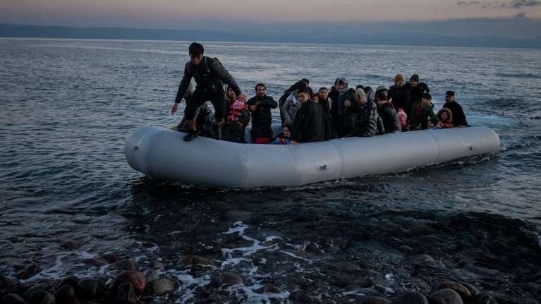 Λέσβος: Τέσσερα σκάφη με 155 πρόσφυγες στα ανοιχτά του νησιού - Παρέμβαση του Λιμενικού