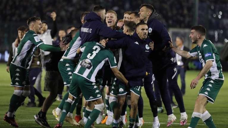 Ο Παναθηναϊκός επικράτησε 2-0 του Ολυμπιακού στο ντέρμπι των &quot;αιωνίων&quot; - Στην κορυφή της βαθμολογίας