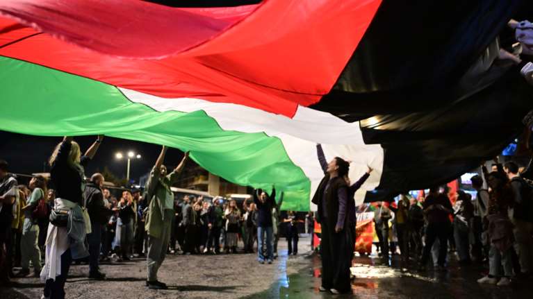 Ολοκληρώθηκε η πορεία διαμαρτυρίας για την επιχείρηση κατά του Global Sumud Flotilla - Μικροεπεισόδια στην Κηφισίας [βίντεο]