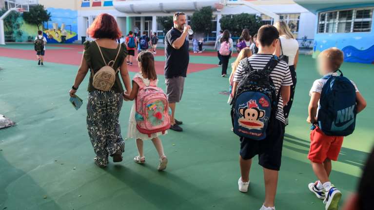 Ολοήμερα δημοτικά σχολεία: Τι ώρα θα φεύγουν οι μαθητές το σχολικό έτος 2024-2025