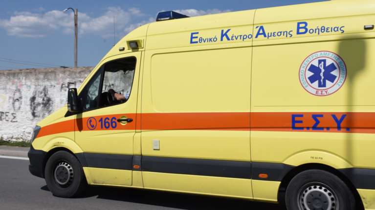 Αναζητείται οδηγός μηχανής που παρέσυρε και εγκατέλειψε 18χρονη στη Σαλαμίνα