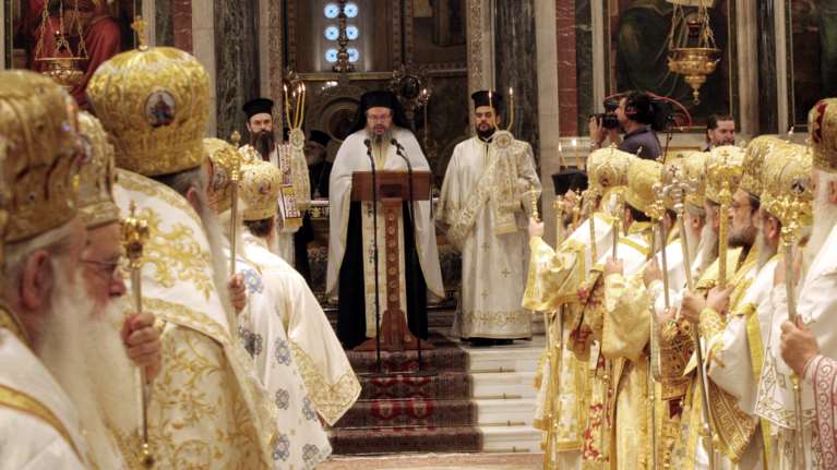 Η Μητρόπολη Λαρίσης-Τυρνάβου τρολάρει τους αντιεμβολιαστές: Τους μοίρασε σοκολατάκια για να μην φύγουν... πικραμένοι [εικόνα]