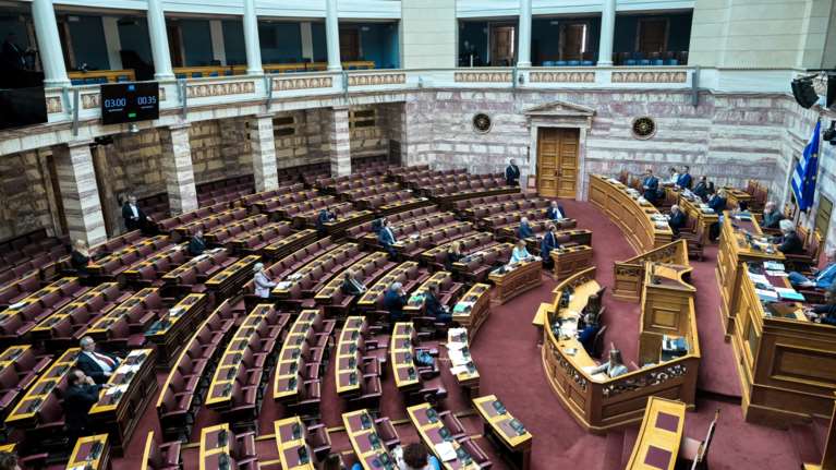 Αναψε φωτιές η νυχτερινή τροπολογία Φλωρίδη για τις εταιρείες συζύγων πολιτικών - Αδιαφάνεια καταγγέλει η αντιπολίτευση