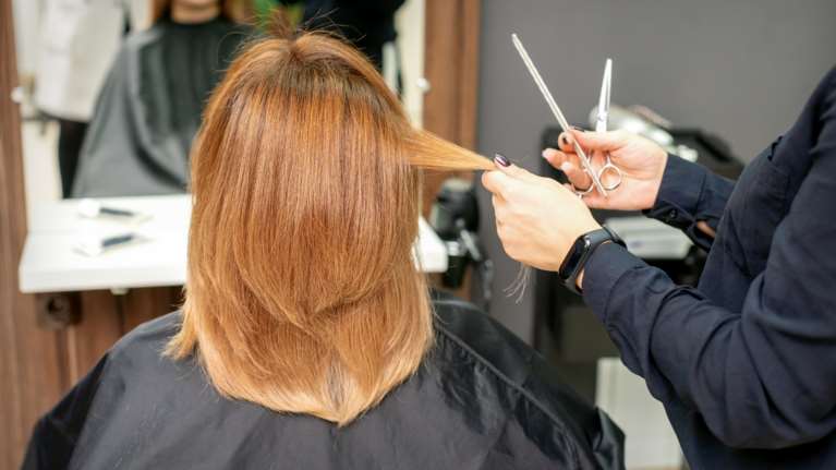 Ασπρόπυργος: Πώς λειτουργούσε το &quot;ροζ&quot; κομμωτήριο - Ο ειδικά διαμορφωμένος χώρος και οι &quot;εκλεκτοί&quot; πελάτες