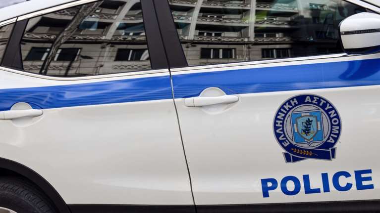 Θεσσαλονίκη: 32χρονος οδηγούσε μεθυσμένος, χωρίς δίπλωμα και πινακίδες - Καρφώθηκε σε τοίχο για να ξεφύγει τον έλεγχο