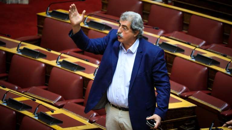 Ο Πολάκης επιτέθηκε χυδαία στον σκιτσογράφο της "Καθημερινής", Ηλία Μακρή, επειδή δεν του άρεσε το σκίτσο