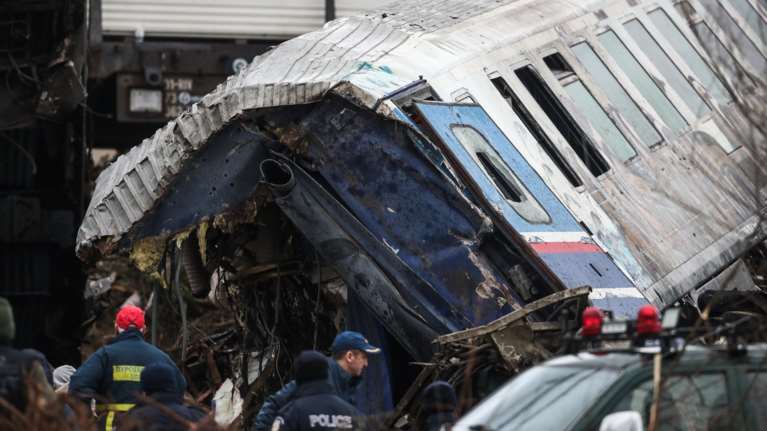 Τραγωδία στα Τέμπη: Ερευνα και για το εάν ο σταθμάρχης ήταν στο πόστο του όταν έφυγε το τρένο