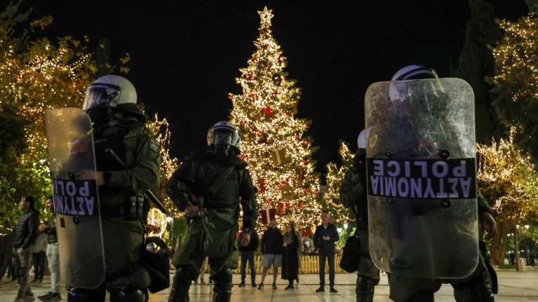 Πρωτοχρονιά με δρακόντεια μέτρα ασφαλείας υπό το φόβο τρομοκρατικού χτυπήματος: Σε επιφυλακή και η Ελλάδα