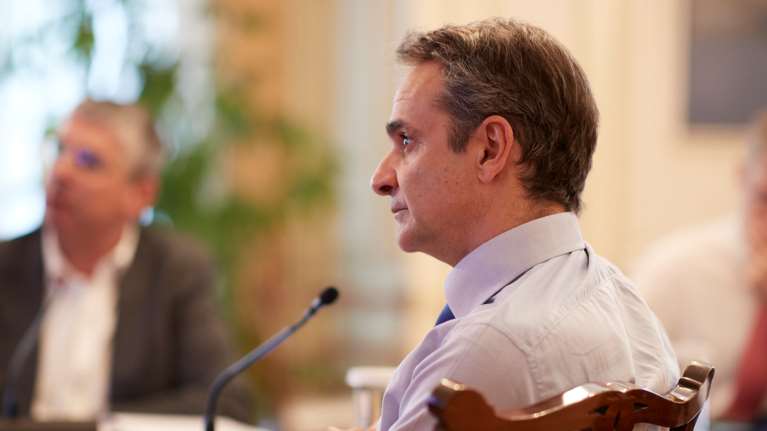 Έκτακτη σύσκεψη στο Μαξίμου με Μητσοτάκη, Τσιόδρα, Κικίλια και Χαρδαλιά - Μετά την αύξηση των κρουσμάτων κορονοϊού