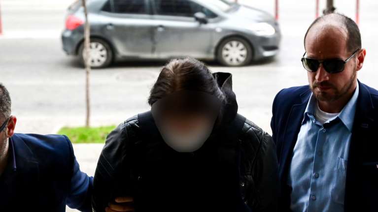 Θεσσαλονίκη: Δίωξη για ανθρωποκτονία με δόλο στον Νορβηγό που σκότωσε τον αστυνομικό - Τι ισχυρίστηκε για την αιτία του καβγά