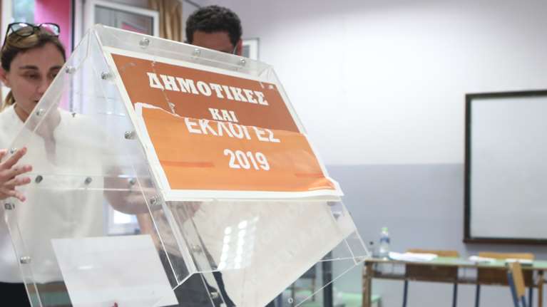 Πώς θα γίνουν οι αυτοδιοικητικές εκλογές του Οκτωβρίου - Όλες οι αλλαγές σε συνδυασμούς, υποψήφιους και θητείες