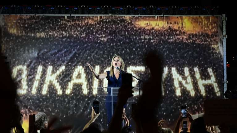 Τέμπη: Εξώδικο Καρυστιανού - Ρούτσι σε Μητσοτάκη, Κακλαμάνη και Δικαιοσύνη για την άδεια εκταφής του 22χρονου Ντενίς