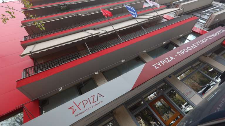 ΣΥΡΙΖΑ: Ο Θάνος Πλεύρης υιοθέτησε την κατάπτυστη θεωρία των δυο άκρων - Εξίσωσε Λεπέν και Μελανσόν