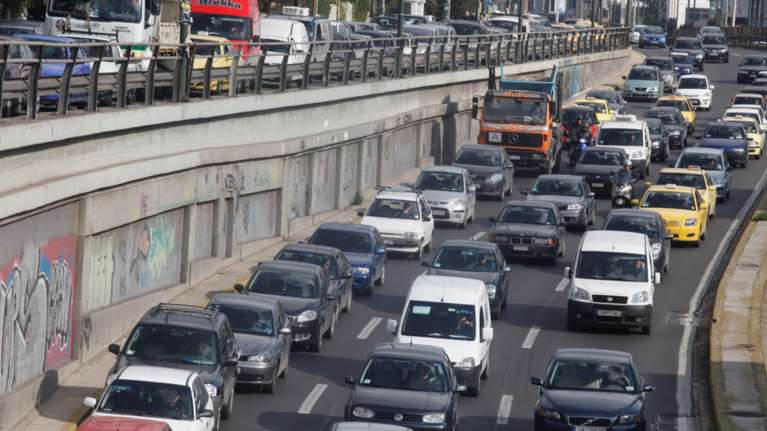 Τρομερό μποτιλιάρισμα στη Λεωφόρο Κηφισίας: Τροχαίο στην άνοδο, στο ύψος του Mall