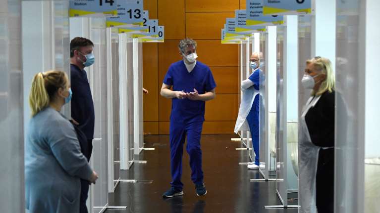 Ιρλανδία: Ισχυρές οι πρώτες ενδείξεις ότι τα εμβόλια έχουν αποτέλεσμα - Έπεσαν απότομα τα κρούσματα