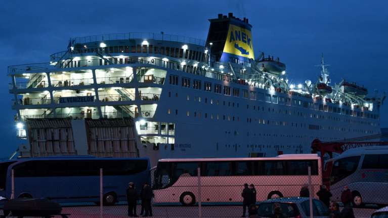 Ταλαιπωρία για 689 επιβάτες- Επιστρέφει στον Πειραιά το επιβατηγό πλοίο &quot;Ελευθέριος Βενιζέλος&quot; που πήγαινε Χανιά