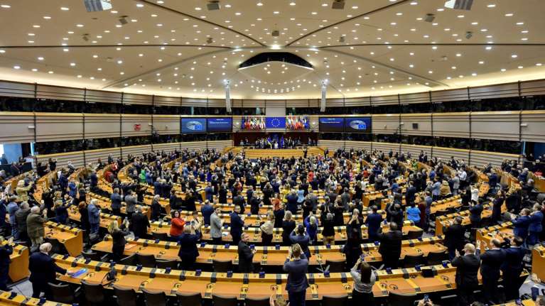 Νέο σκάνδαλο στο Ευρωκοινοβούλιο: Ιταλίδα ευρωβουλευτής της άκρας δεξιάς και βοηθοί της ερευνώνται για απάτη